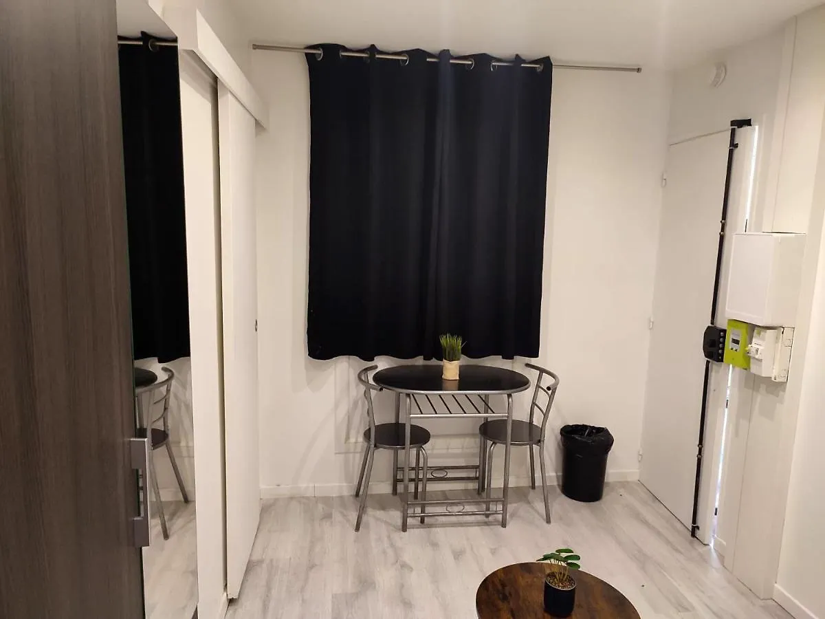 Studio Moderne Hopital Bichat - Paris 18 - 2P 0*,